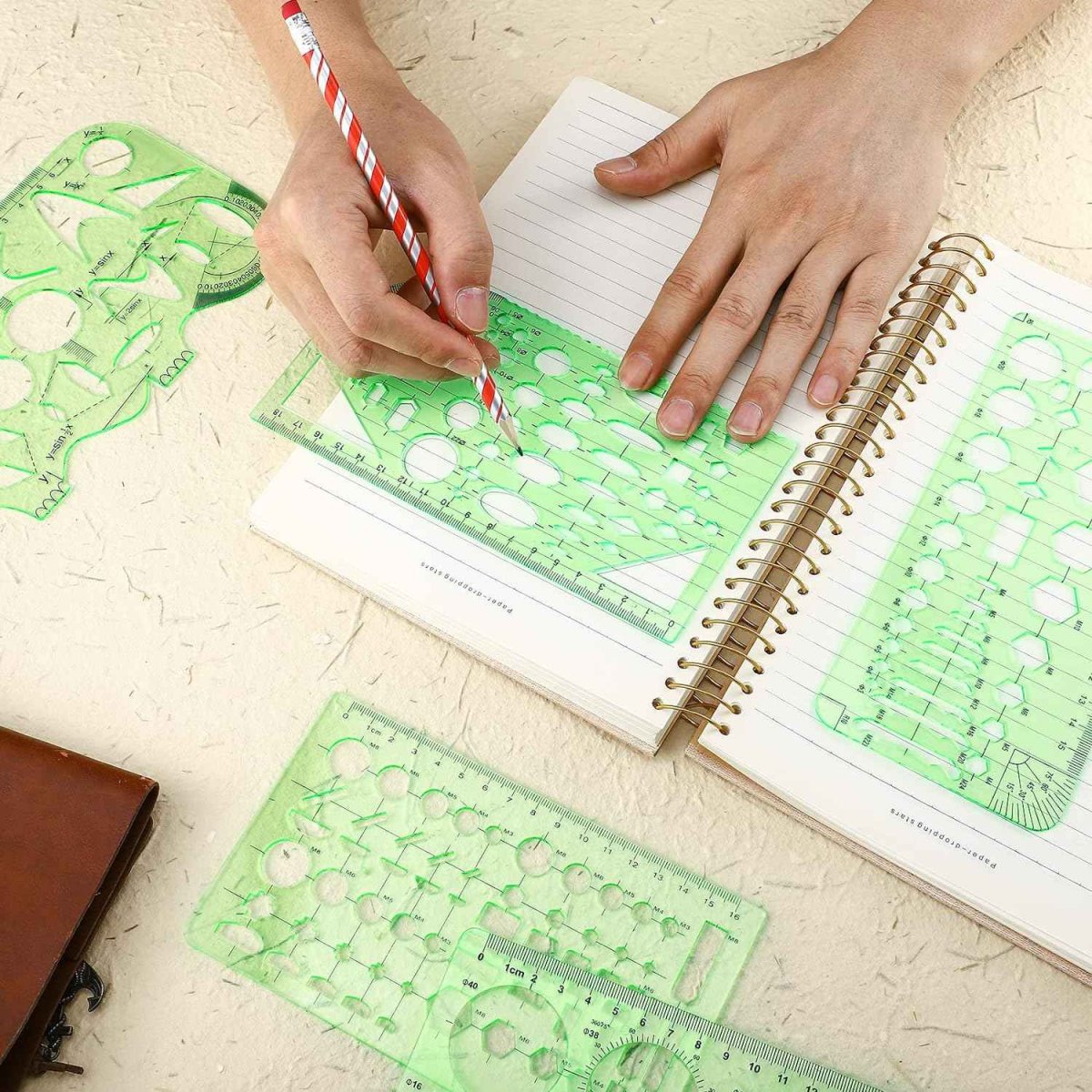 20Pcs Oval Paint Tray Palettes Plastic with Thumb Hole - Bild 3